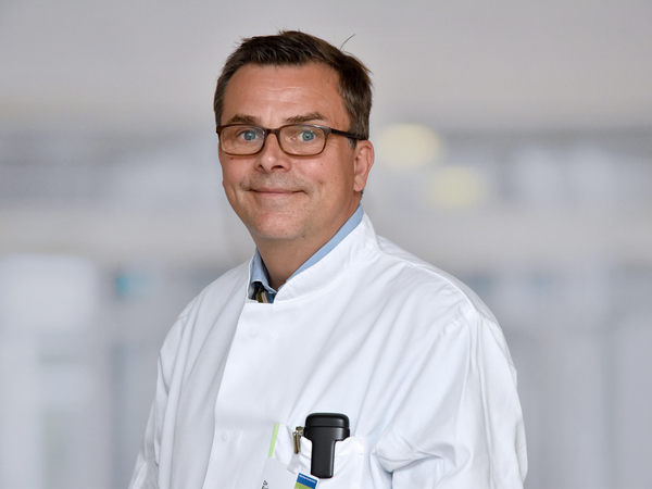 Portraitfoto Chefarzt Erik Fritzsche, Albertinen Wirbelsaeulenzentrum, Evangelisches Amalie Sieveking Krankenhaus, Albertinen Krankenhaus, Hamburg Portraitfoto Chefarzt Erik Fritzsche, Albertinen Wirbelsaeulenzentrum, Evangelisches Amalie Sieveking Krankenhaus, Albertinen Krankenhaus, Hamburg